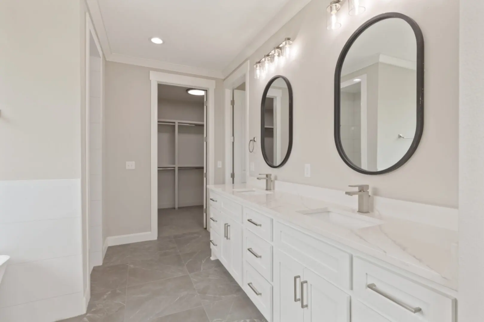 A bathroom with two sinks and mirrors in it