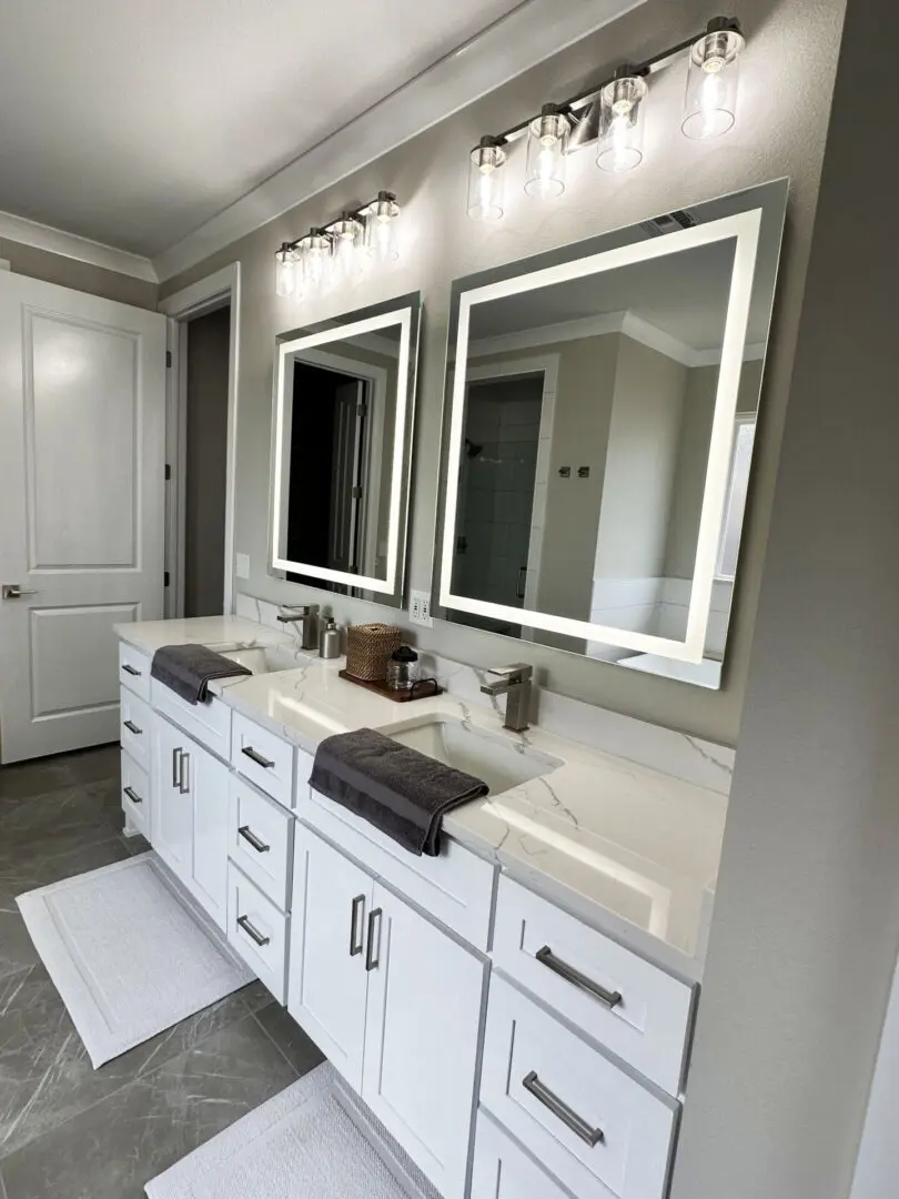 A bathroom with two sinks and mirrors in it