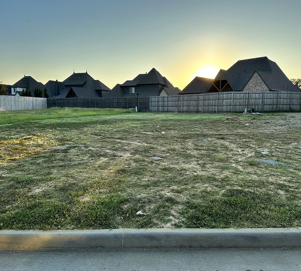 A lot of houses that are in the grass.